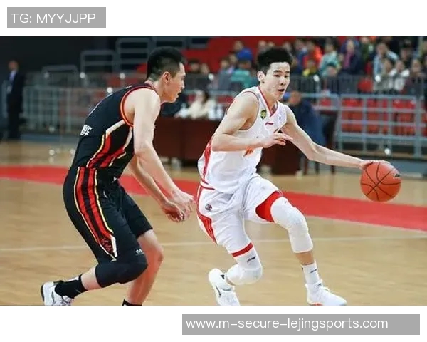 郭昊文：从青年才俊到篮球明星的成长之路与未来展望